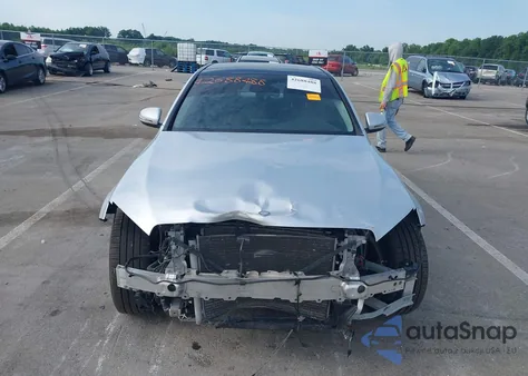 2016 Mercedes-Benz C 300 4Matic/Luxury 4Matic/Sport 4Matic из США, поврежденный, VIN 55SWF4KB9GU109209